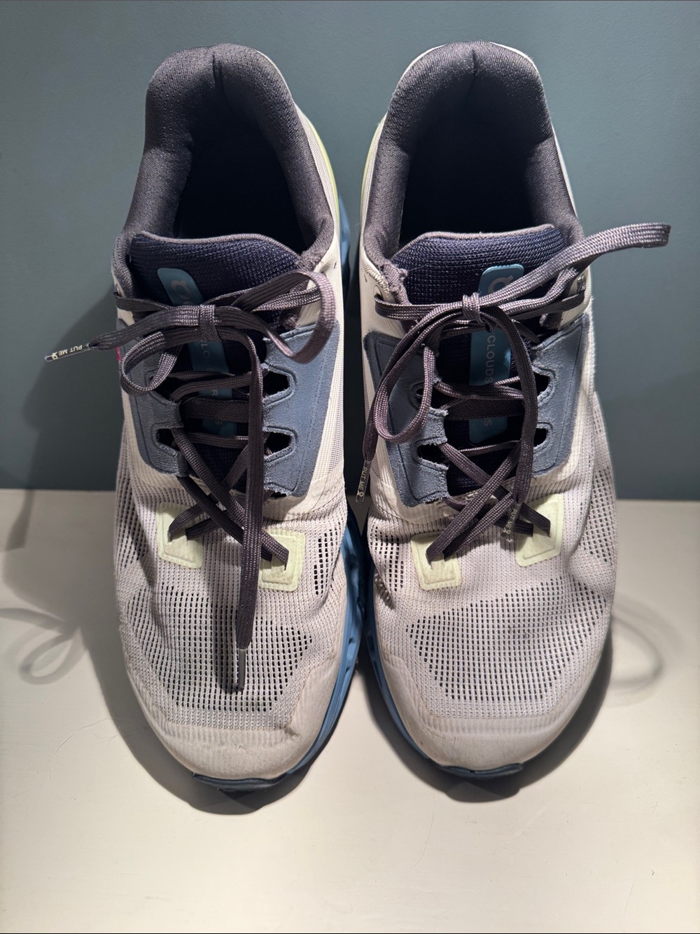 On cloudstratus sneakers size 10 - Picture 2 of 8